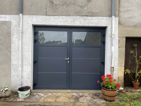 Domobaie - Nevers - Cosne sur Loire - Porte de garage Battante - Porte de garage enroulable - SOMFY - Porte de garage motorisé - Design -  Aluminium isolé -  Sur mesure - Pvc - Bois - Anthracite