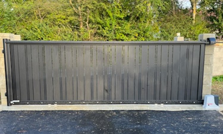 Domobaie - Fenêtre - Nevers - Cosne sur Loire -Portail aluminium sur mesure - Clôture sur mesure - Menuiserie - Aluminium - PVC - Portail Design - Portail Persienné noir