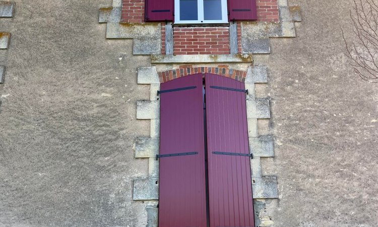 Domobaie - Fenêtre PVC - Porte d'entrée - Nevers - Cosne sur Loire - Porte d' entrée aluminium - rouge 3004 - Menuiserie - Aluminium - PVC - volets battant