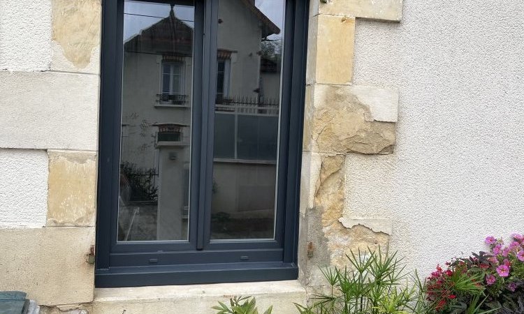 Installation de portes et de portes de garage - Nevers - DomoBaie - Porte vitrée - Porte Anthracite - Porte Alumium - Porte d' entrée