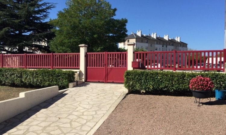 Pose de portails et de clôtures - Nevers - DomoBaie - Portail coulissant - Anthracite - Portail aluminium - Nevers - Nièvre - Cosne sur loire